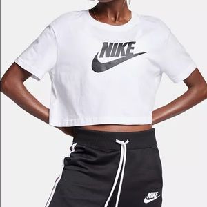 Nike Women's Sportswear Logo Cropped T-Shirt